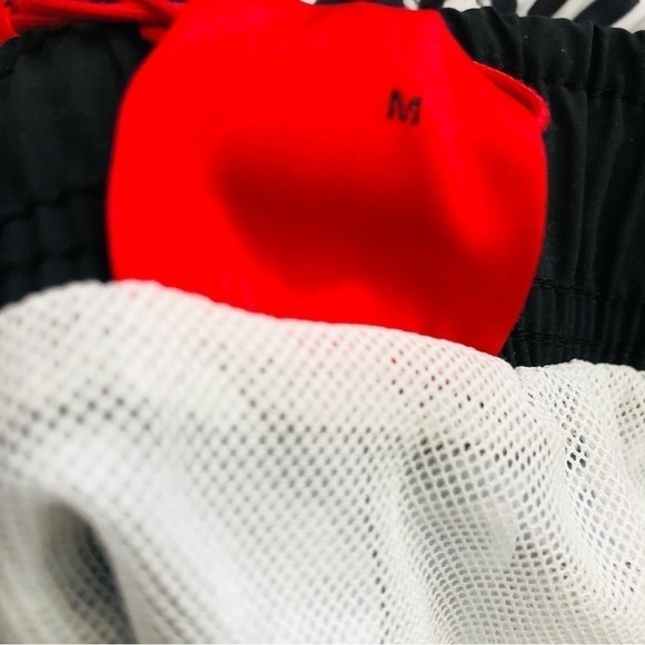 NWT LOGO-PRINT QUICK-DRYING SWIM SHORTS WITH BRANDED LABEL - Picture 9 of 10